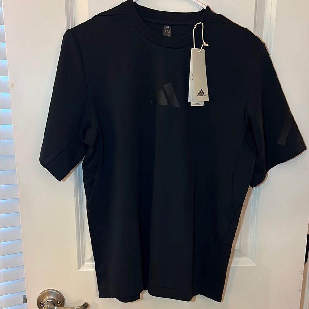 Adidas boys Short Sleeve Black Tee. Size youth large, new with tags.